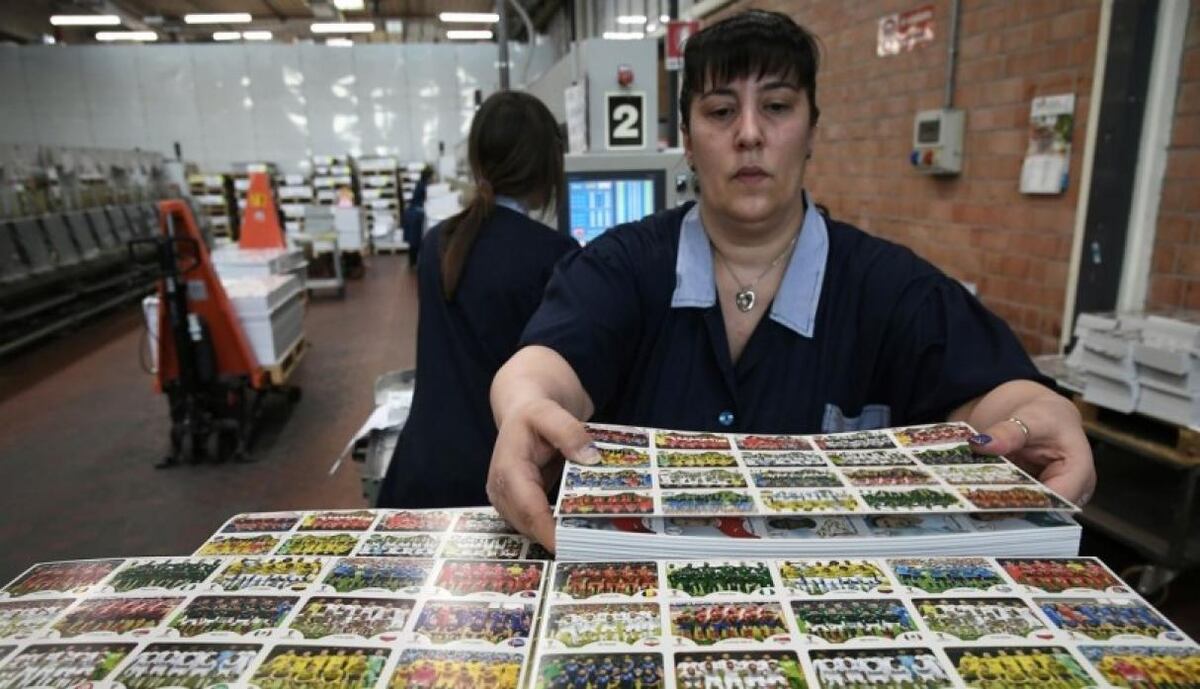 Así se hacen las figuritas del clásico álbum Panini | FOTOS