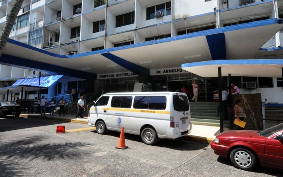¡LO ÚLTIMO! Se cae losa en el Complejo Hospitalario de la CSS en Transístmica