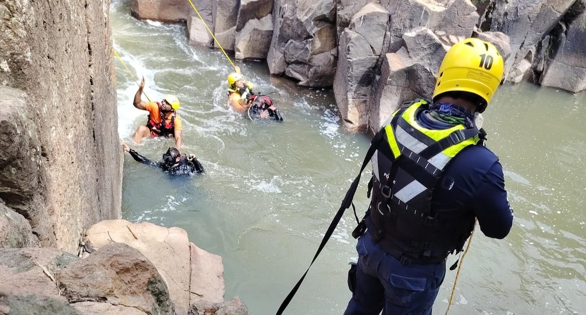 Hallan sin vida a joven de 22 años que habría ingresado al río para rescatar a su perrito