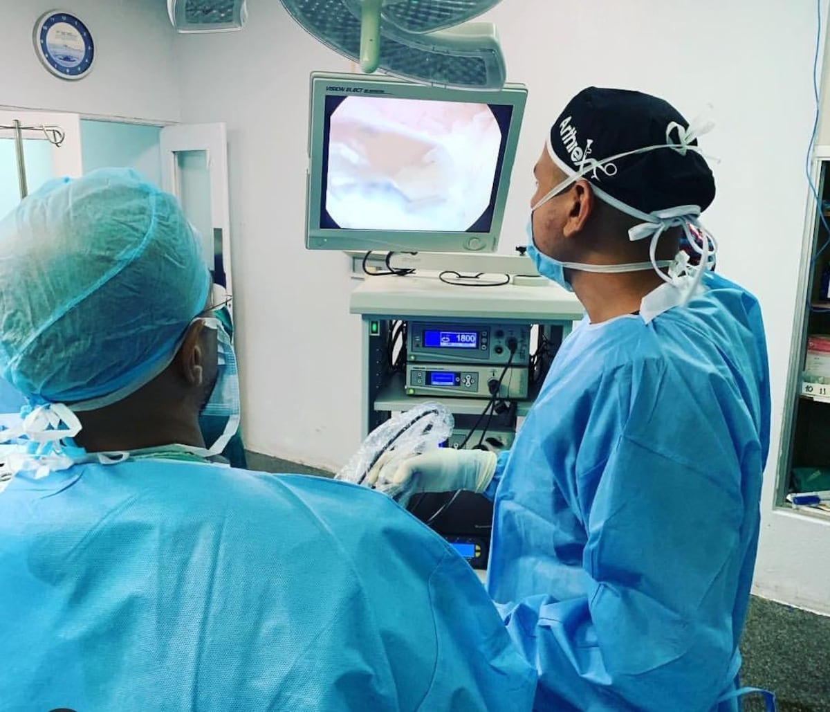 Le diagnosticaron cáncer, le cortan los senos y descubren que nunca estuvo enferma