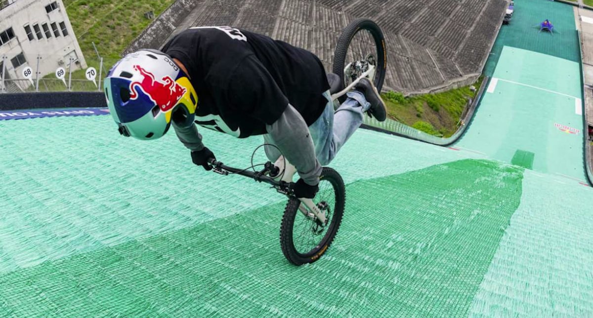 Tomomi Nishikubo rompe dos récords mundiales en bicicleta