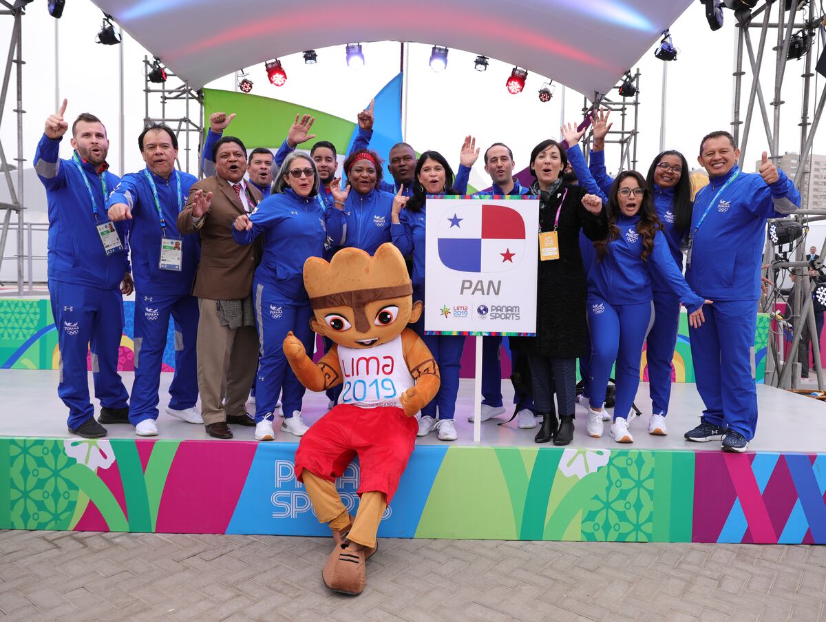 Bolicheros  Lee y  Escobar izan bandera panameña y mañana inician participación en Lima
