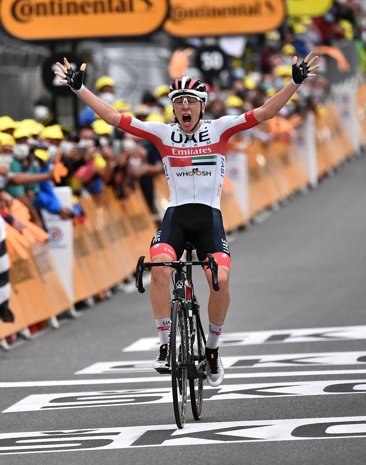 Pogacar gana la novena etapa y Roglic se viste de amarillo