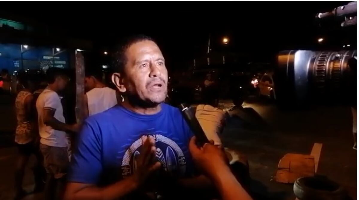 Moradores de San Carlos cierran la Interamericana, buscan evitar que se propague el Coronavirus en el interior. Video