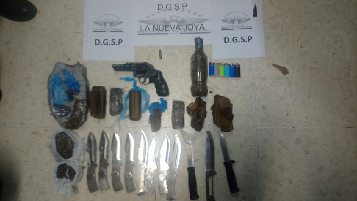 Descubren 11 puñales y un revólver dentro de cárcel La Nueva Joya