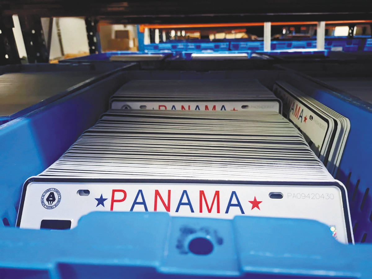 Alcaldía entrega nuevas placas vehiculares para 2026
