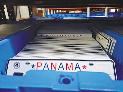 Alcaldía entrega nuevas placas vehiculares para 2026