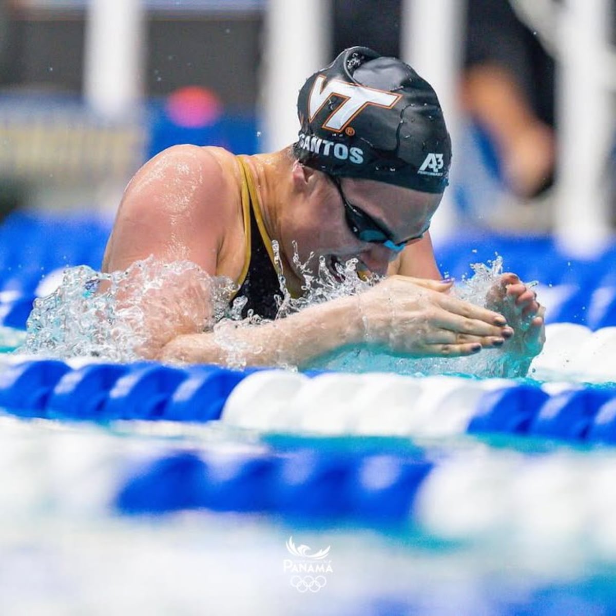 Emily Santos impone nuevo récord nacional en los 200 metros pecho