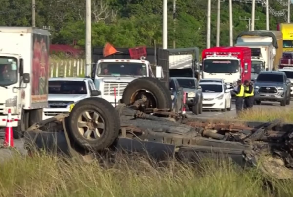 IMPACTANTE. Vuelco deja muerto a pasajero de 35 años en la Vía Panamericana, provincia de Coclé