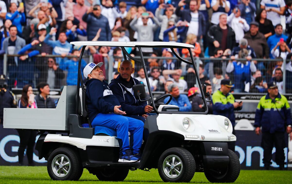 Maradona inicia nueva aventura como entrenador