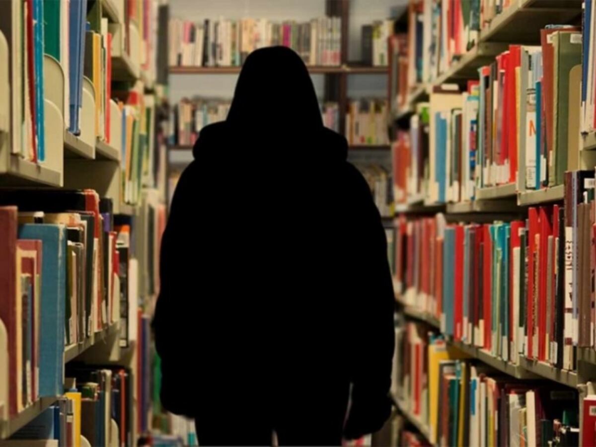 Arrestado por no devolver 222 libros a la biblioteca