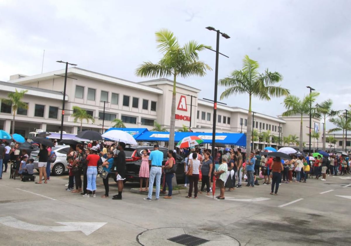 Video. No eran jamones navideños aún. Las largas filas eran por vacunas que fueron vistas y desaparecidas