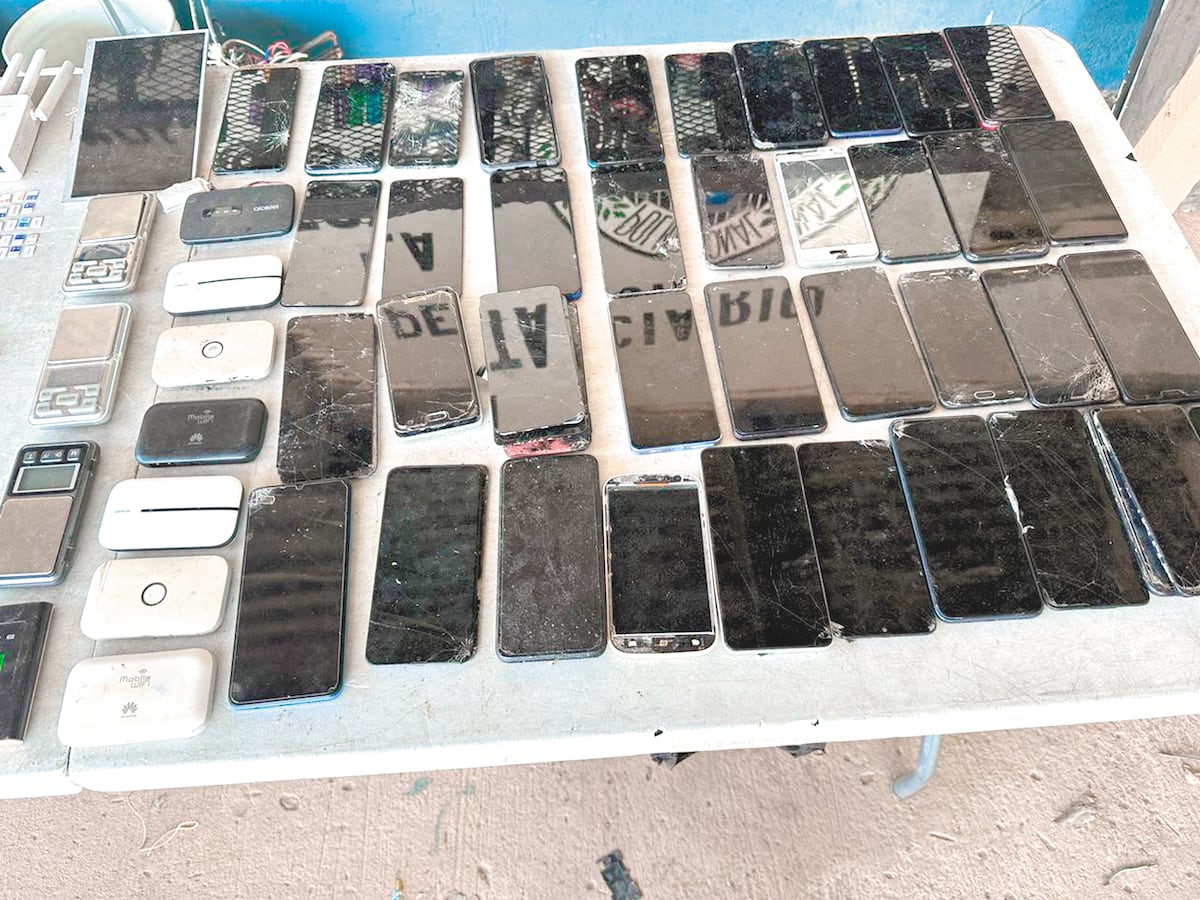 Presos están más comunicados que nosotros