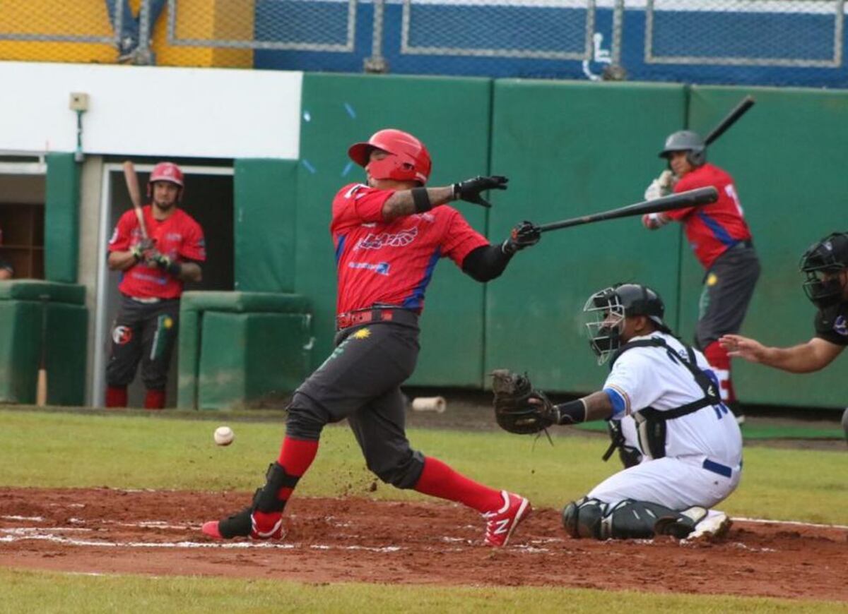 Águilas exponen su liderato de Probeis ante los colistas Federales