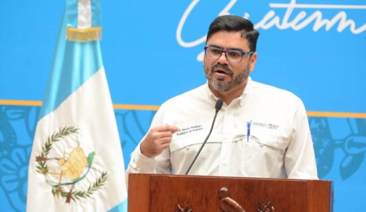 Exviceministro de salud de Guatemala, acusado de fraude, se entrega a la Justicia