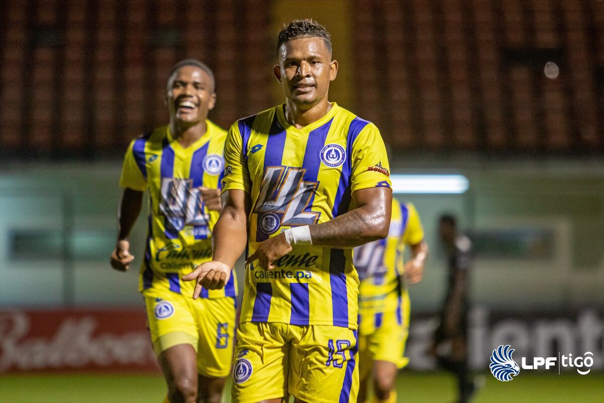 Universitario gana y se escaba en la punta de la Conferencia Oeste de la LPF