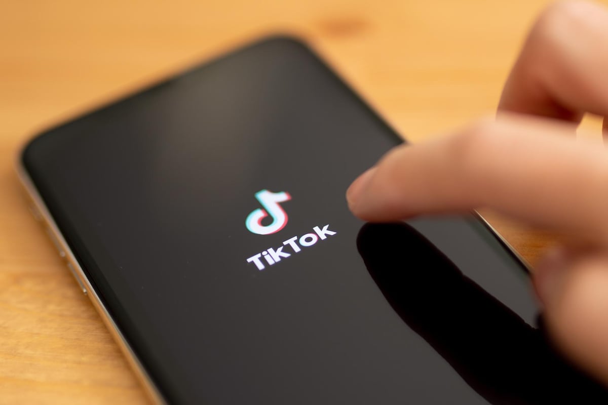 TikTok cierra oficina y despide a 250 empleados