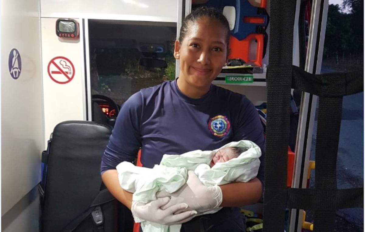 ¡Tremenda experiencia! Bomberos veragüenses atienden parto en ambulancia