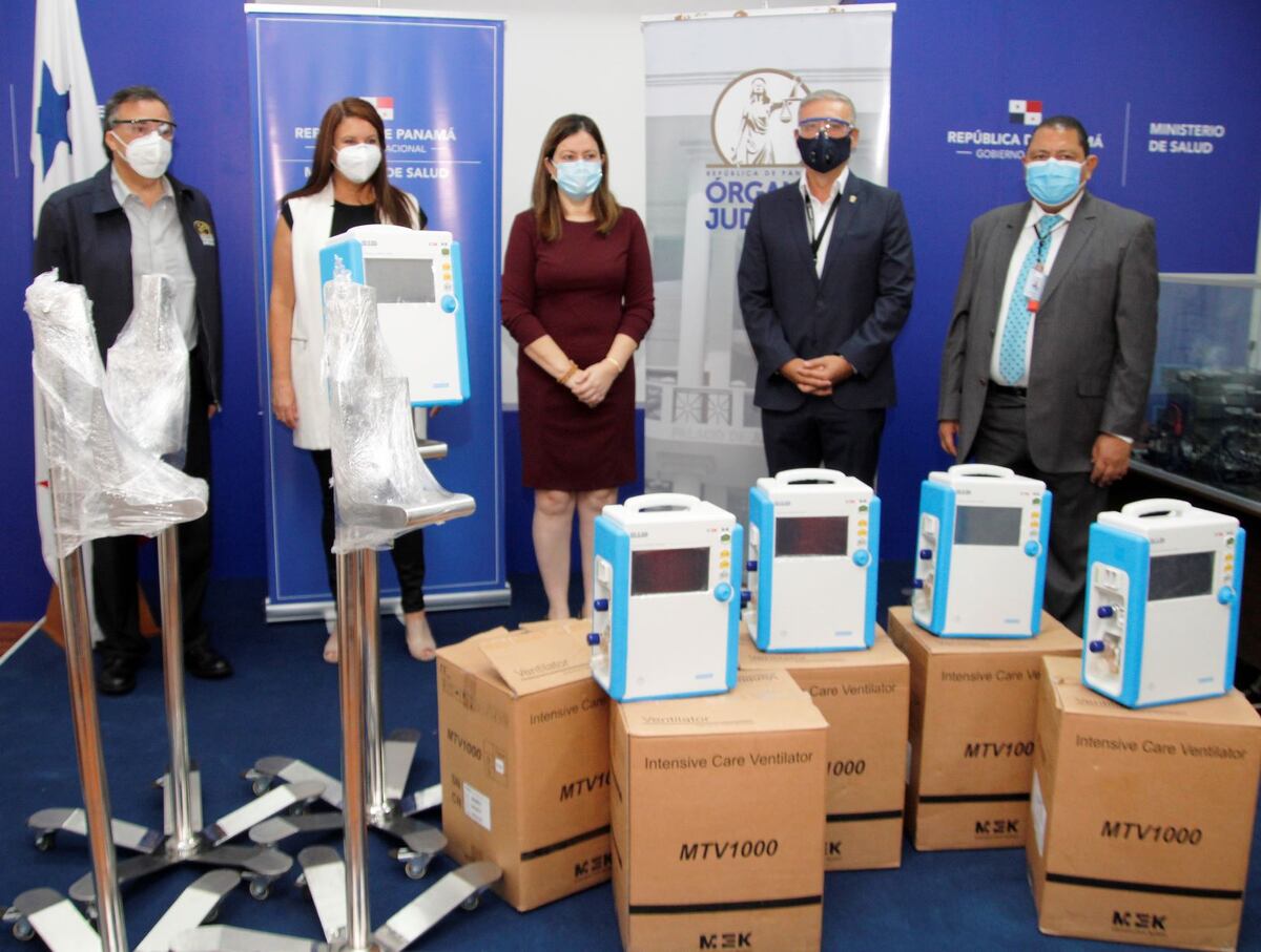 Servidores Públicos de la Corte Suprema y Órgano Judicial donan cinco ventiladores