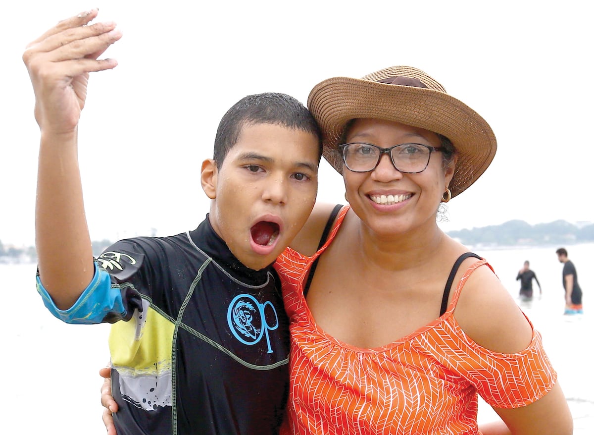 Conoce cómo se unen el surf y el autismo en Panamá