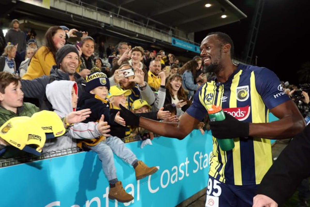 Usain Bolt se consolida como futbolista profesional y su equipo gana por goleada