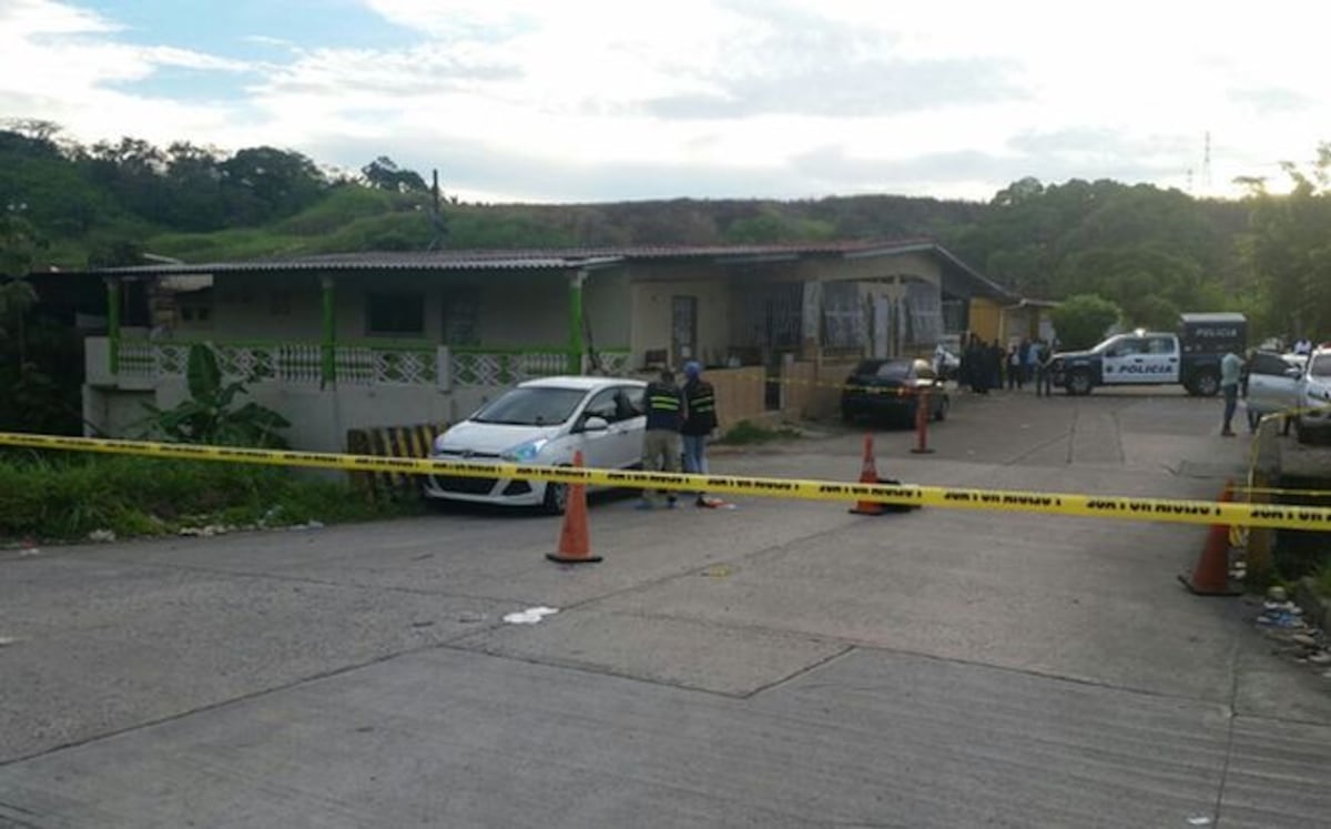 Hallan un muerto dentro de un vehículo en Colón  