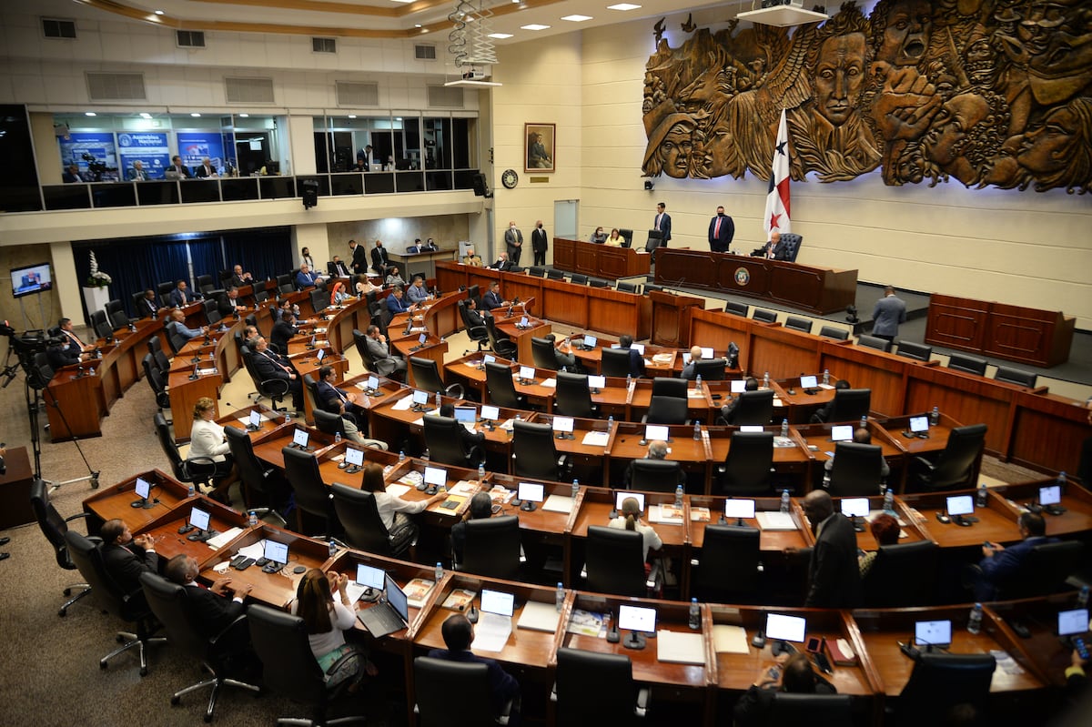 Diputado Beker le pide puntualidad a los honorables y que respeten el reglamento interno