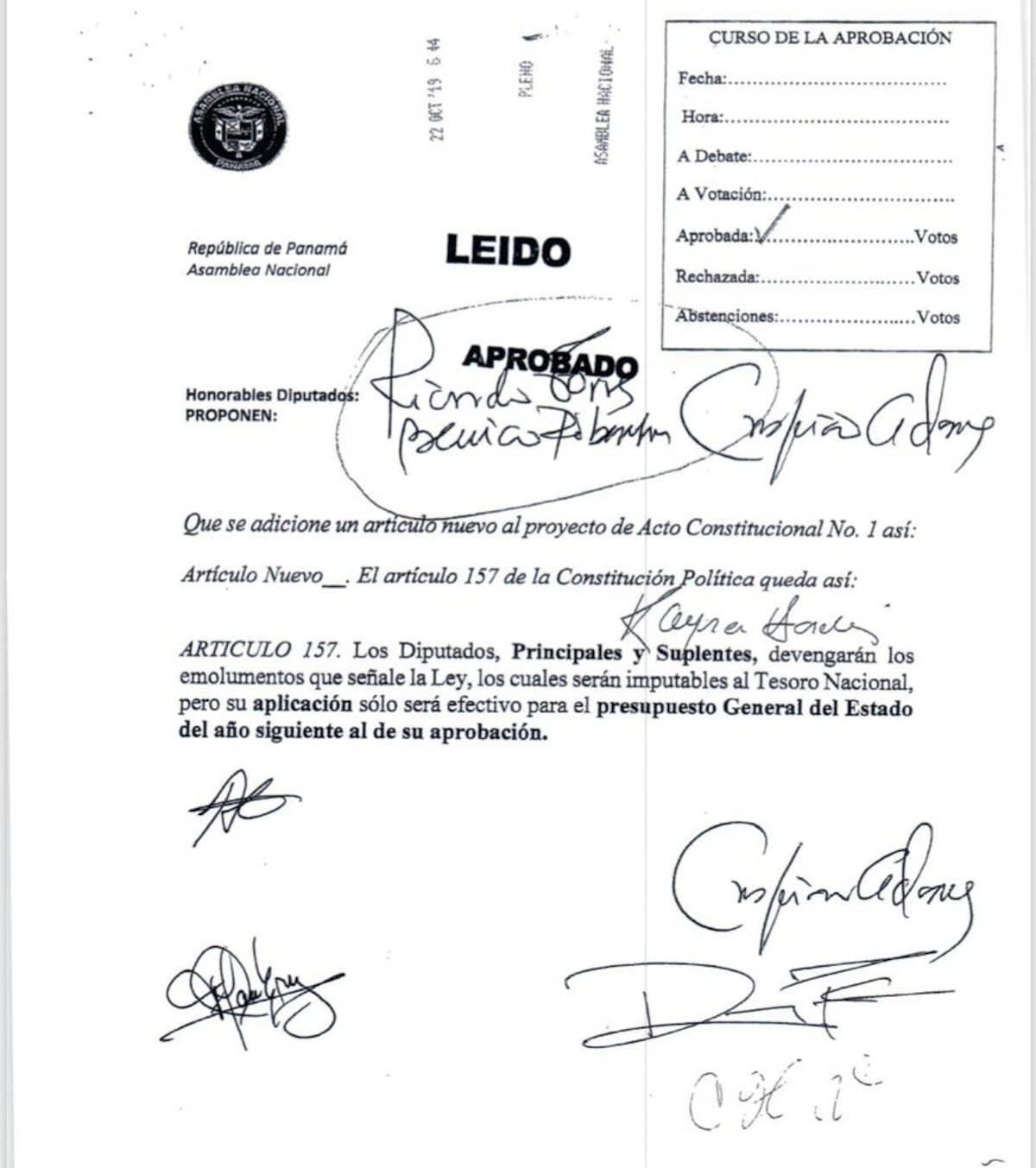 Se formó. Diputados Kayra Harding y Juan Diego Vásquez se dan su pa’ tras 
