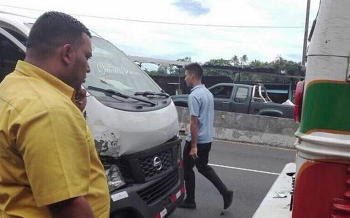 Menor que conducía 'bus pirata' se choca en Loma Cová 