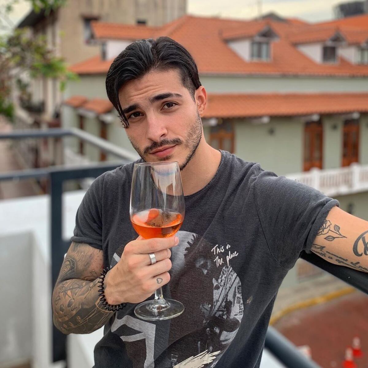 El ex ‘Esto es Guerra’, Joako vuelve a la música como solista con explosivo tema +Video