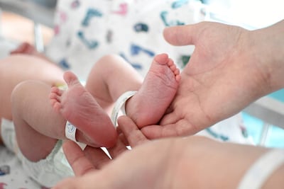 Condenan a hospital en Brasil por intercambiar a dos recién nacidos