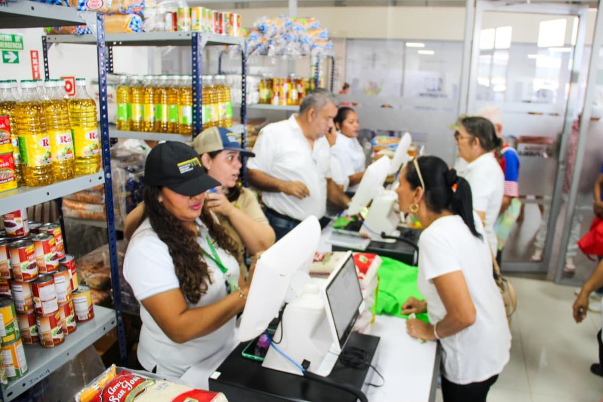 Río Hato y Aguadulce estrenan nuevas Tiendas del Pueblo con capacidad para miles de compradores