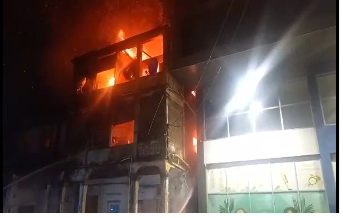 La candela deja 15 familias sin hogar en Colón y autoridades inician investigación