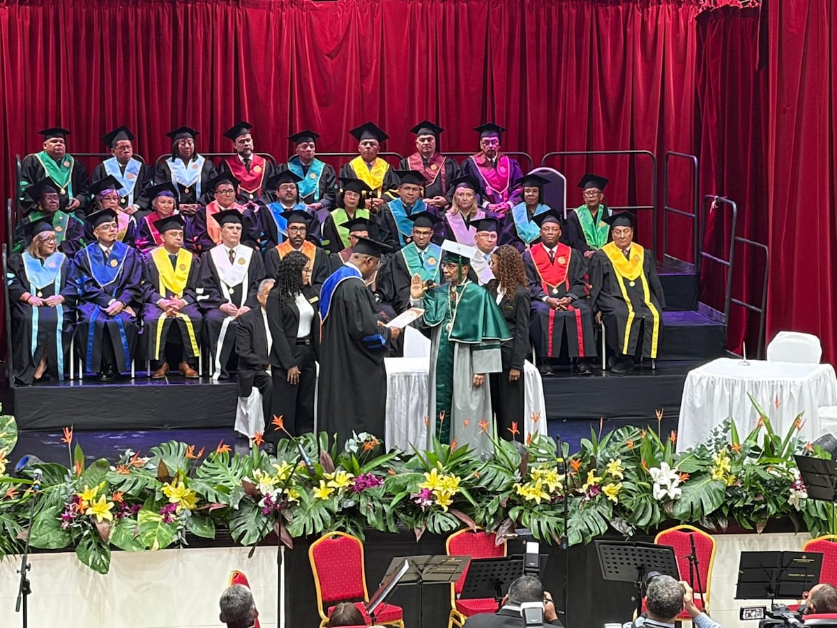 José Emilio Moreno asume la Rectoría de la Universidad de Panamá