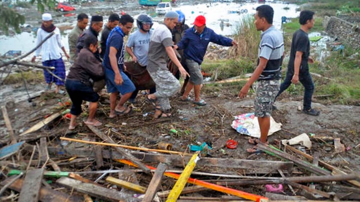 Tsunami y terremoto dejan varios muertos en Indonesia