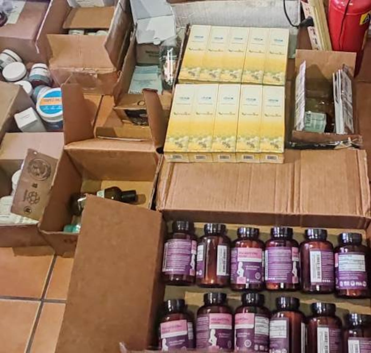 Mercancías de dudosa procedencia decomisadas en empresa de courier internacional