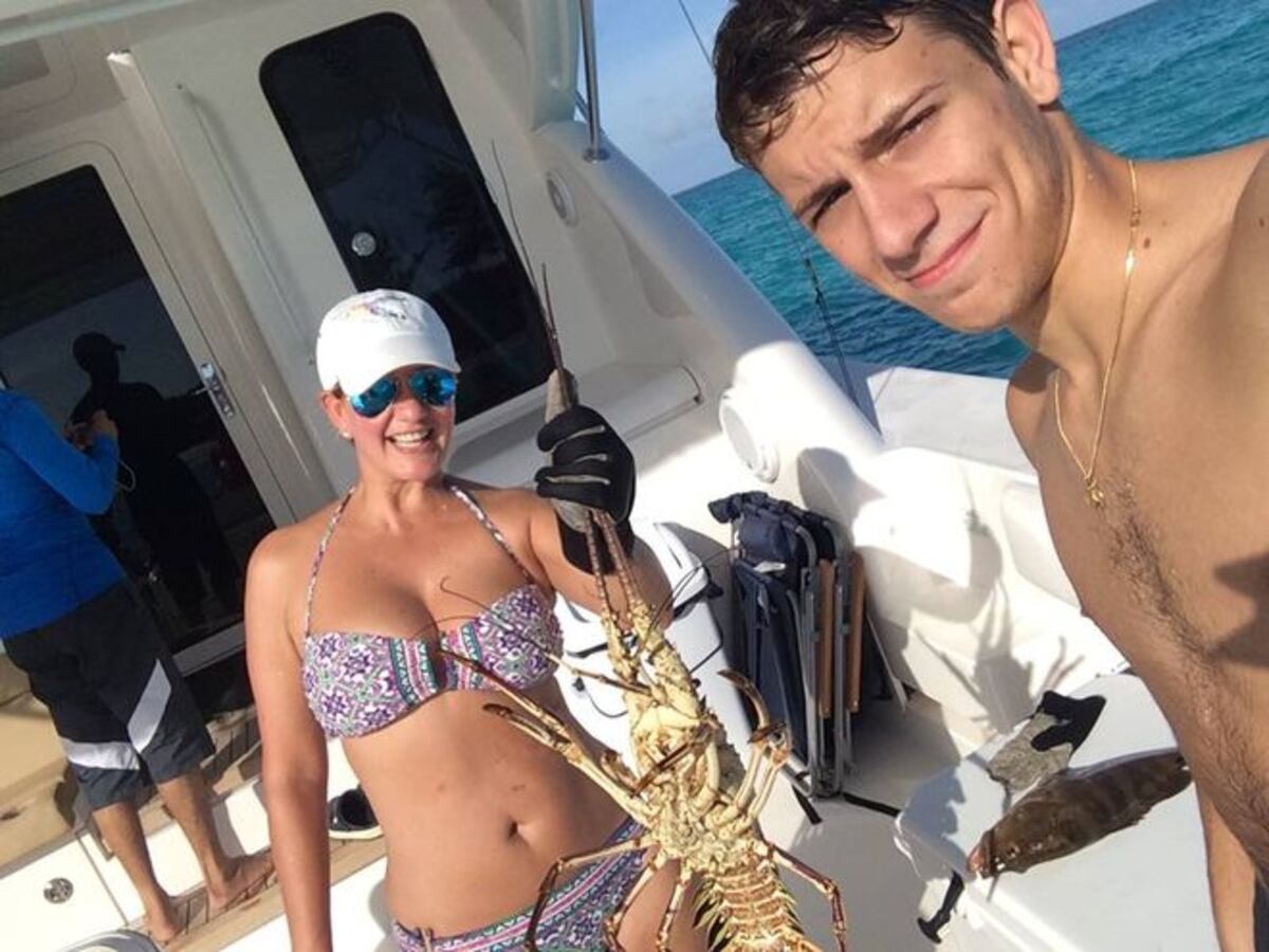 El presidente Varela sale en viaje personal con su esposa