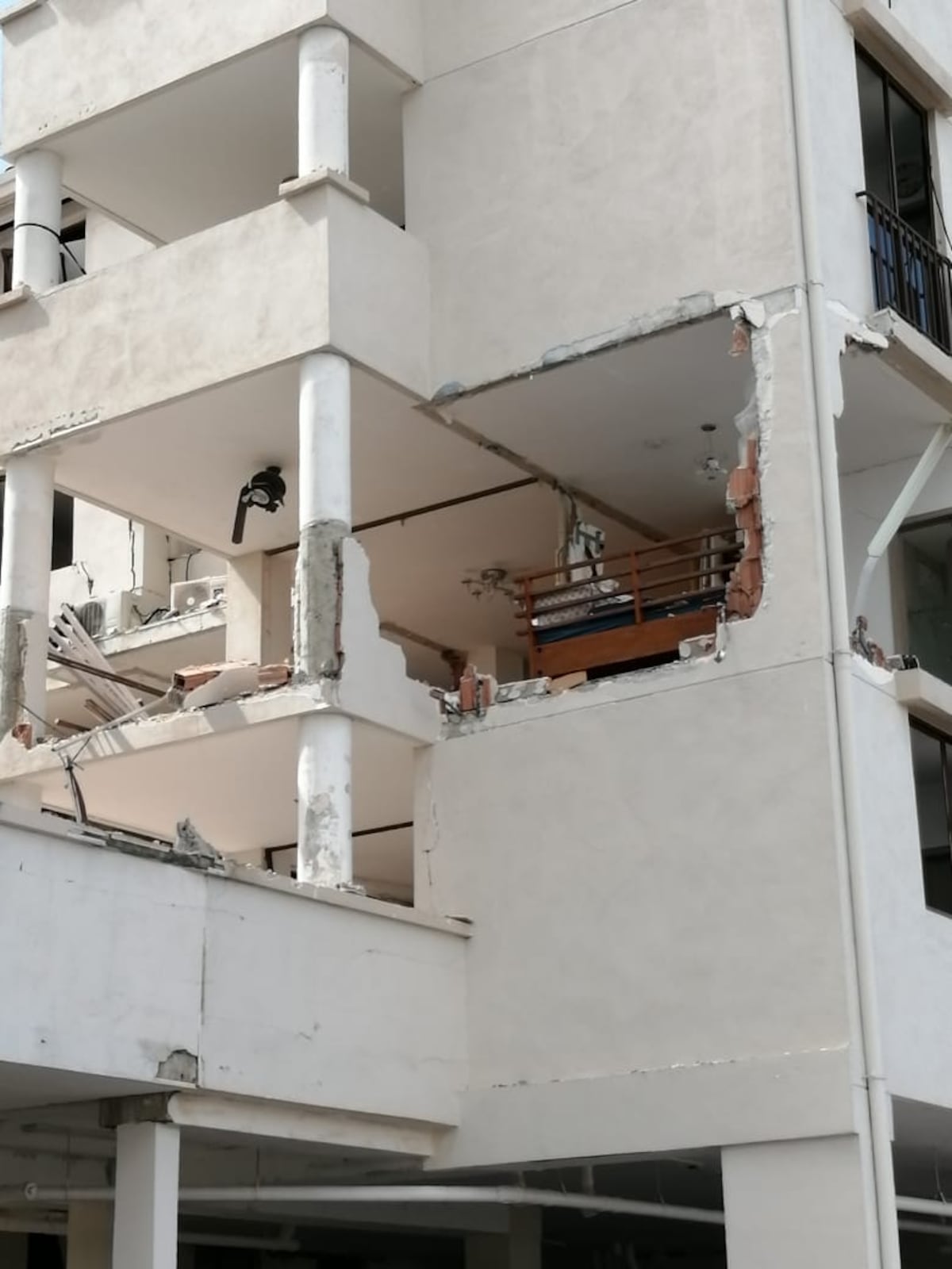 Padre de bebé que murió por explosión en el edificio Costamare recibe ayuda psiquiátrica