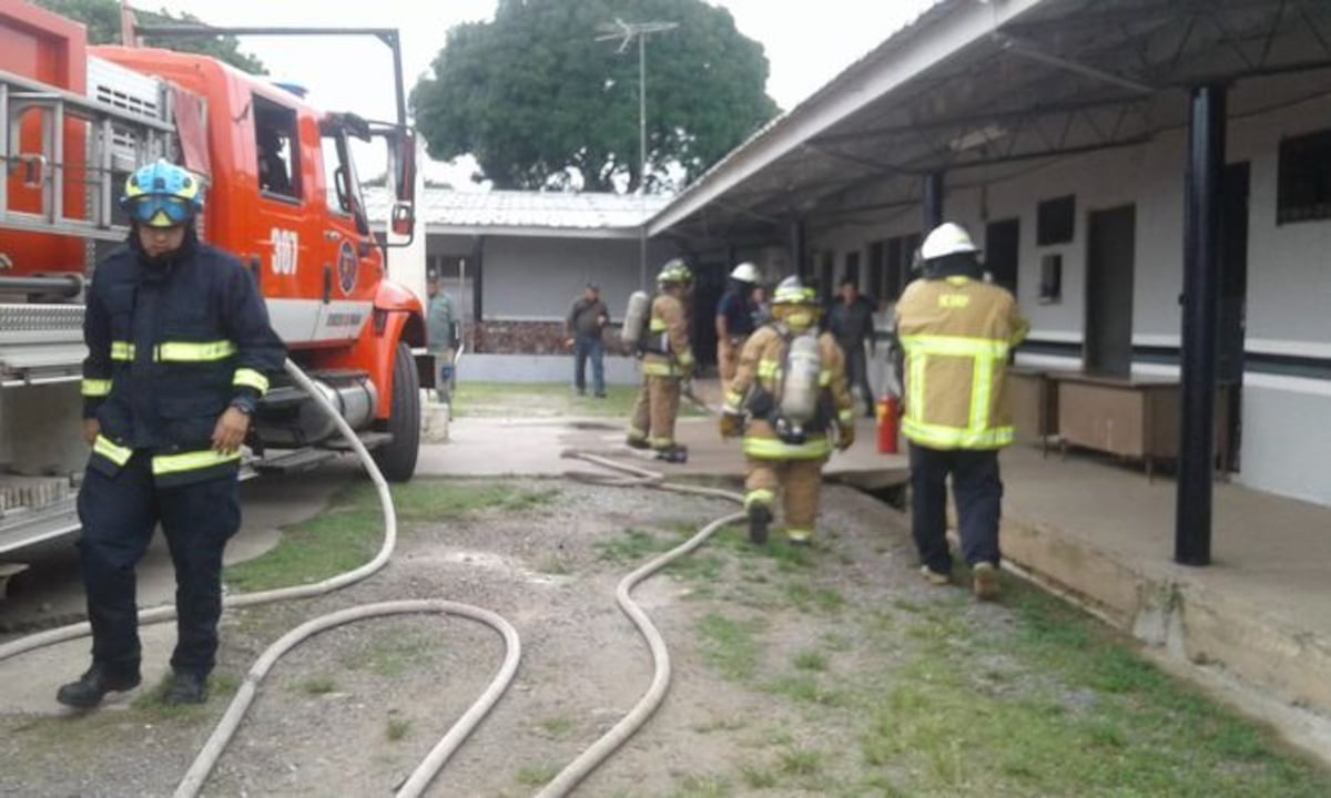Reos incendian colchones dentro del penal en Santiago