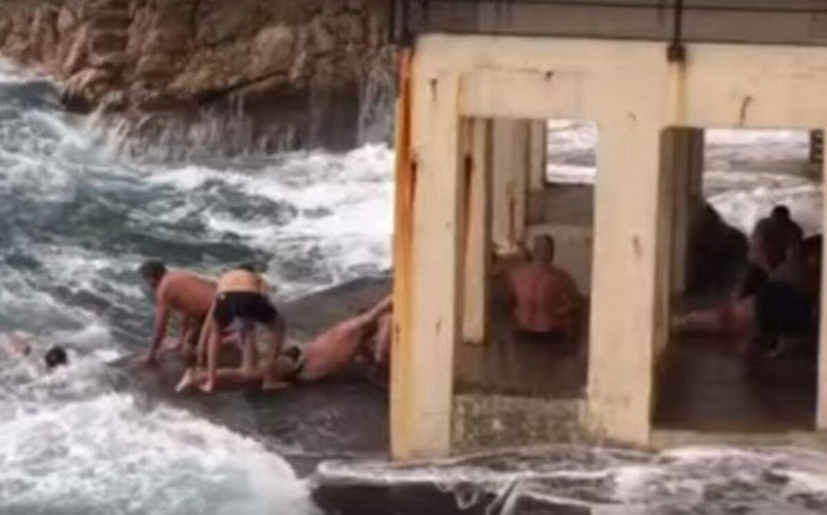 VIDEO SENSIBLE. Tradicional chapuzón por Año Nuevo termina en tragedia