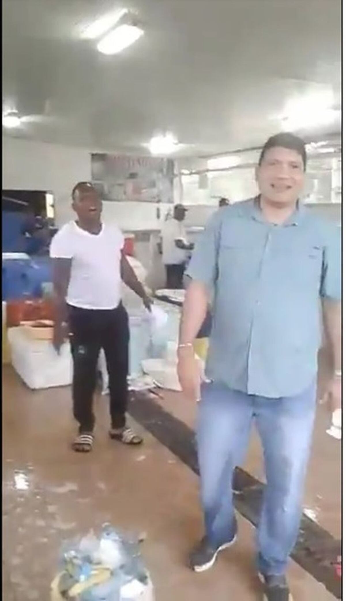 ¡Fuera! Abuchean a diputado Panky Soto. Él explica por qué. Video viral