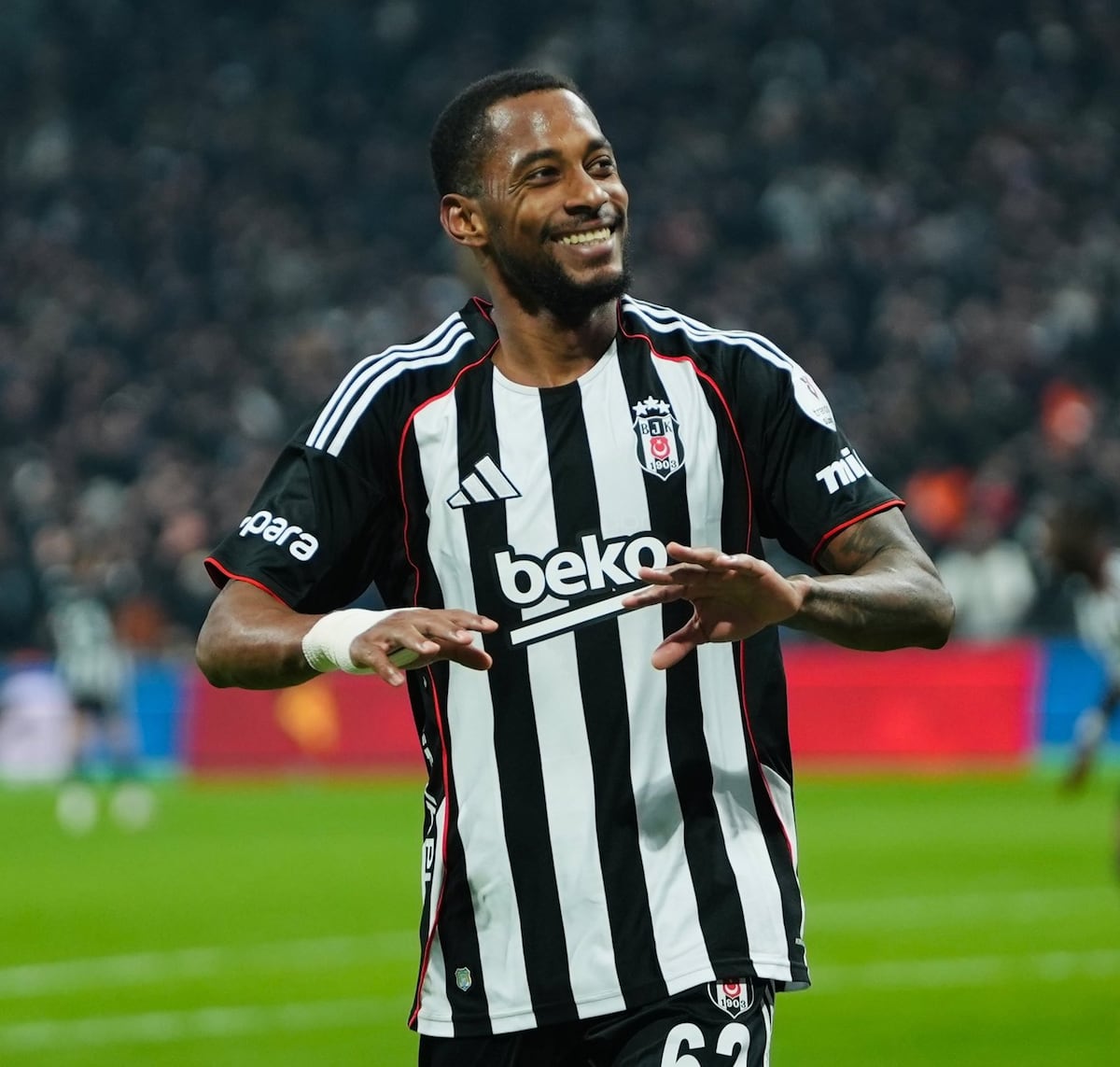 Besiktas golea y Murillo estrena su primer gol a lo grande