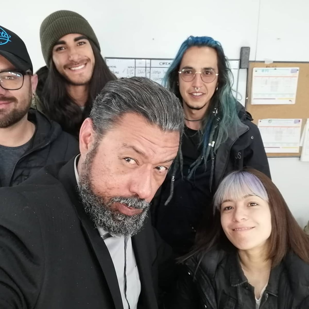 Apoya el talento nacional. Actor pana en serie de Netflix que recibió buenas criticas y mucha audiencia