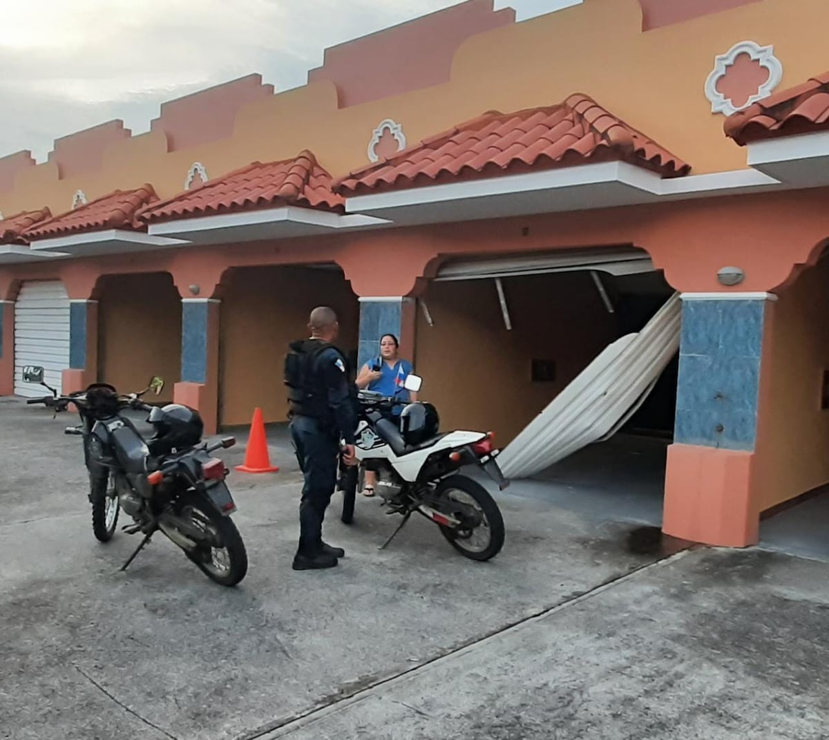 Rápido y Furioso. Hombre desbarata la puerta de un push en Llano Bonito, Juan Díaz, luego de unas horas de pasión