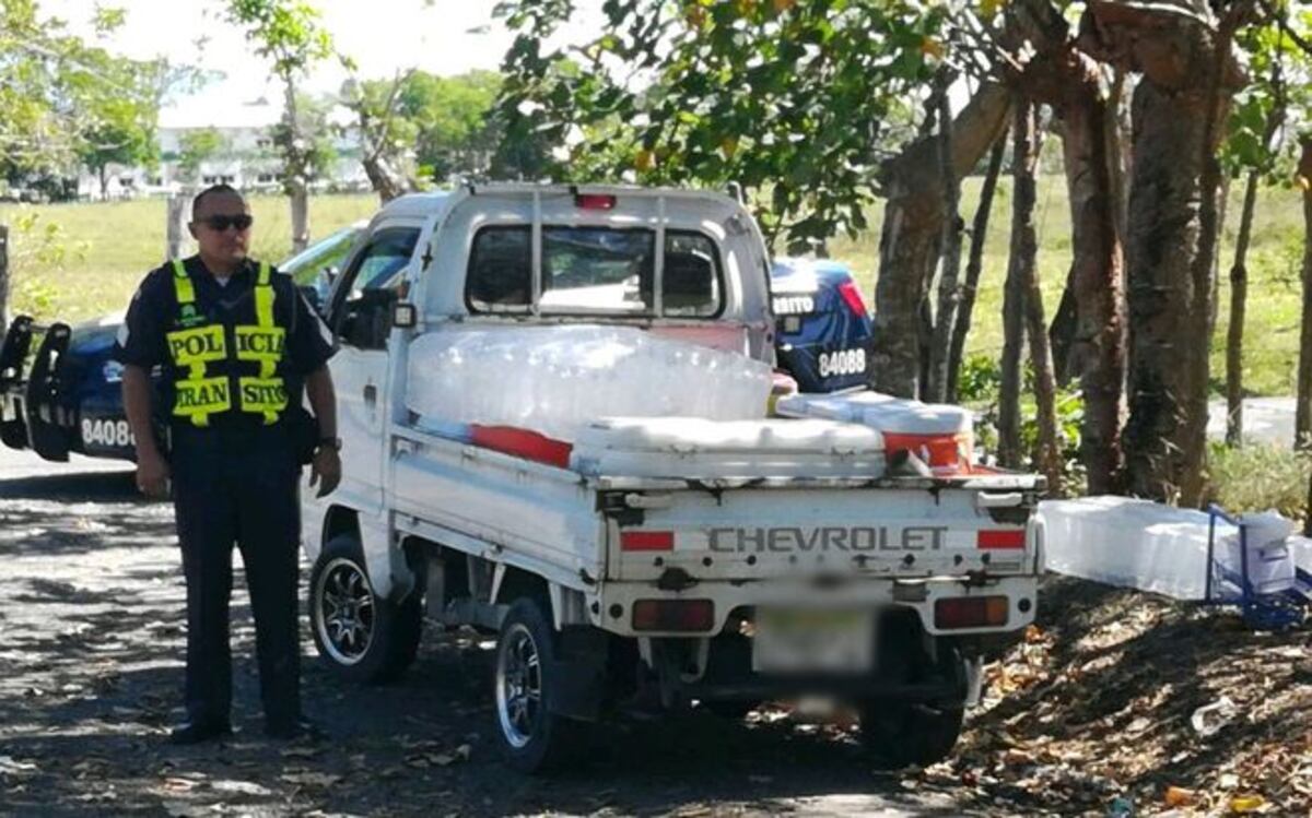 ¡jHORROR! Envasaban agua en botellas  en plena calle para venderlas