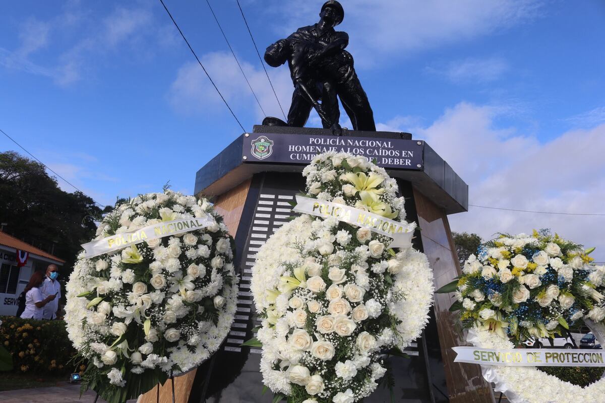 Los recuerdan. A unidades caídas en cumplimiento del deber