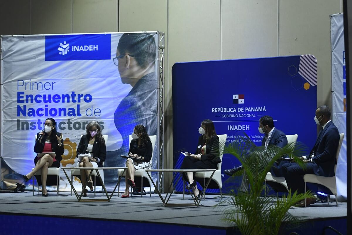 INADEH en su primer encuentro nacional de instructores