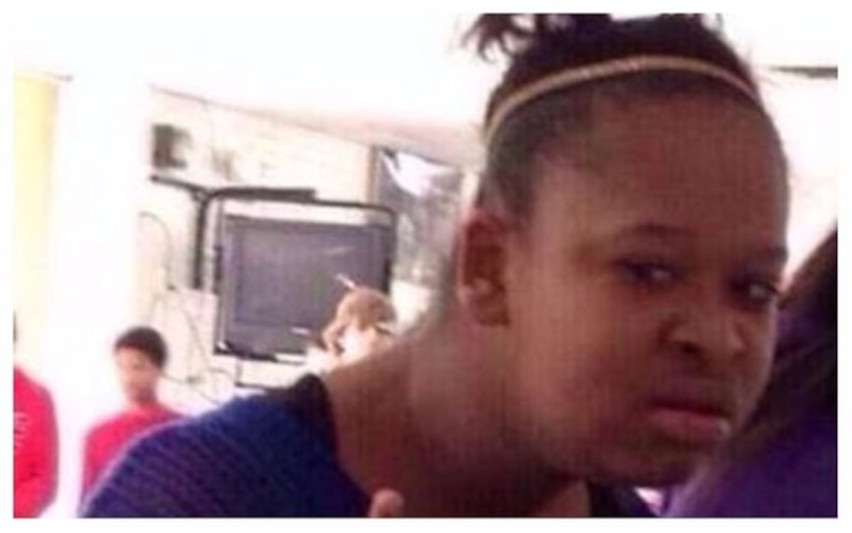 Así luce actualmente la chica del meme que parecía confundida