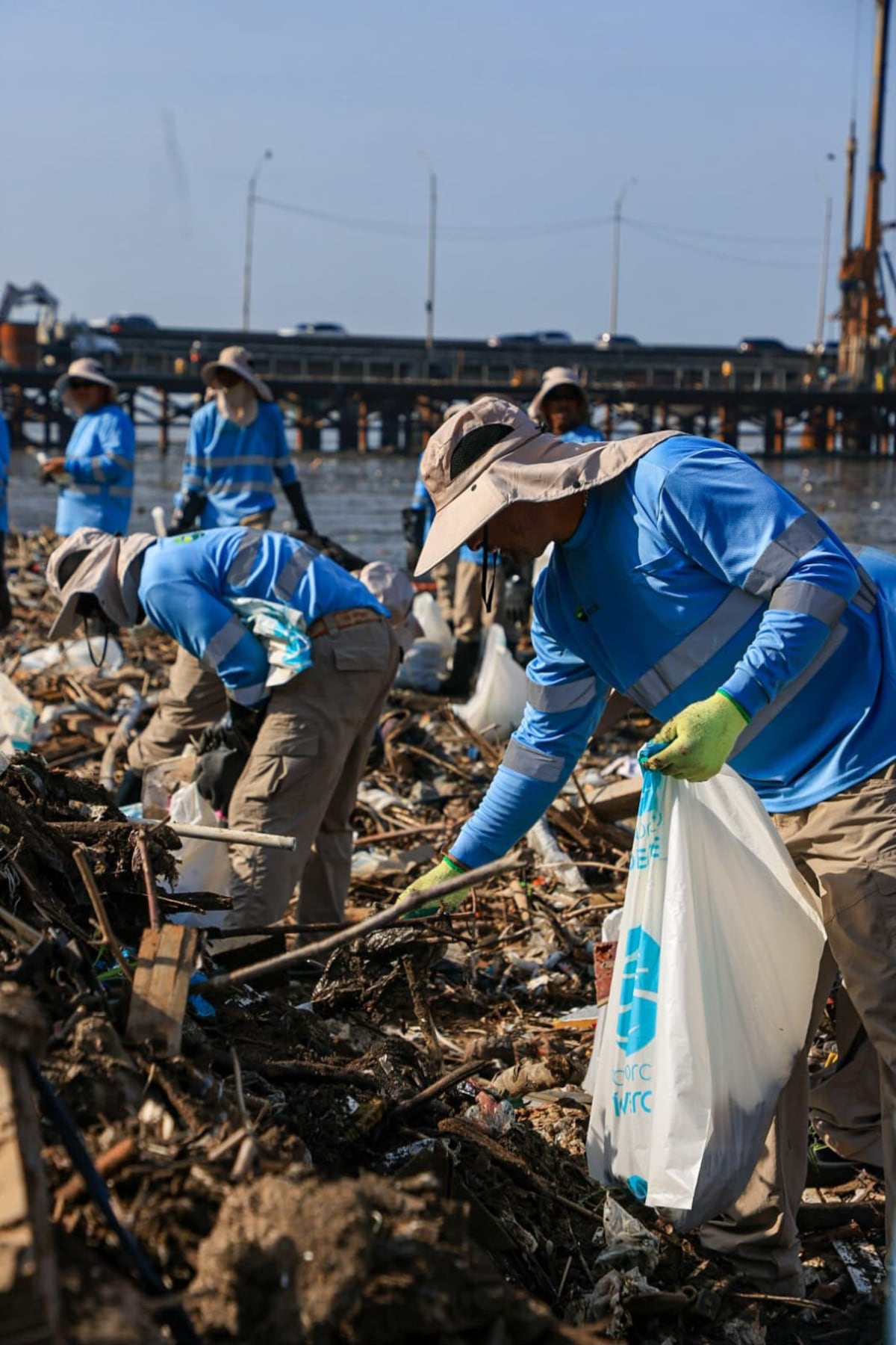 Alcaldía le declara la guerra a la basura en ríos y costas de la capital