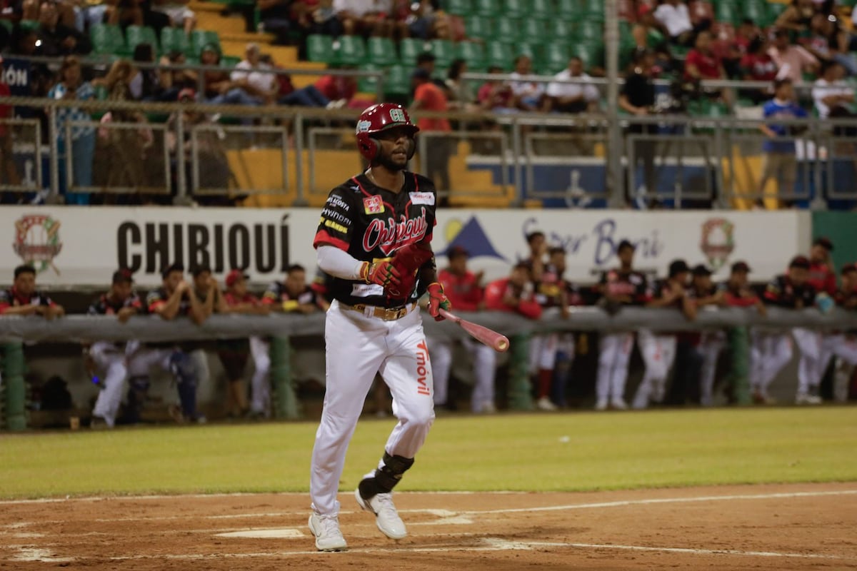 ¡Imparable! Jonathan Saavedra lidera la ofensiva en el Béisbol Mayor 2025